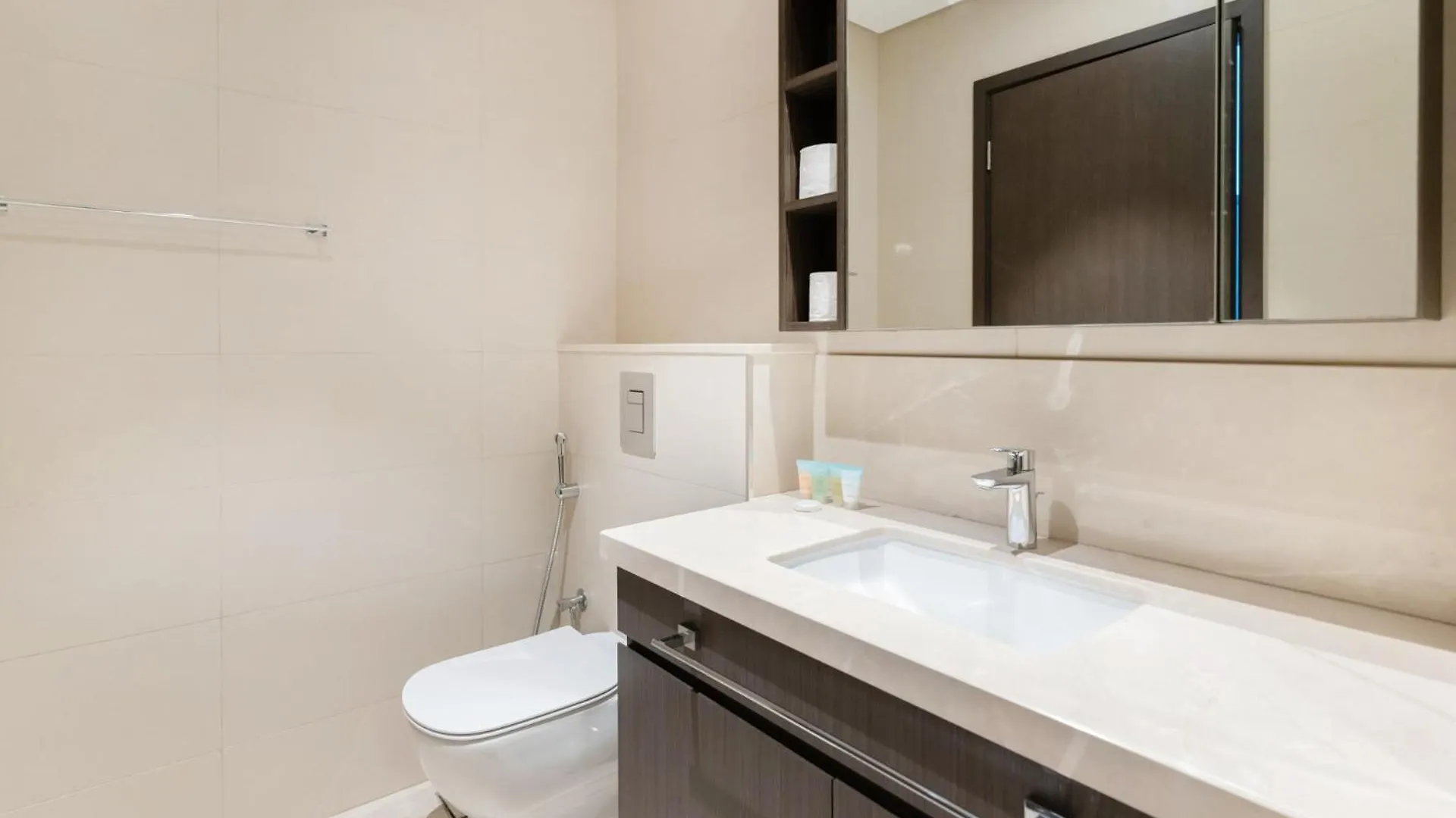 City Skyline View I Direct Access To Dubai Mall Apartment United Arab Emirates
